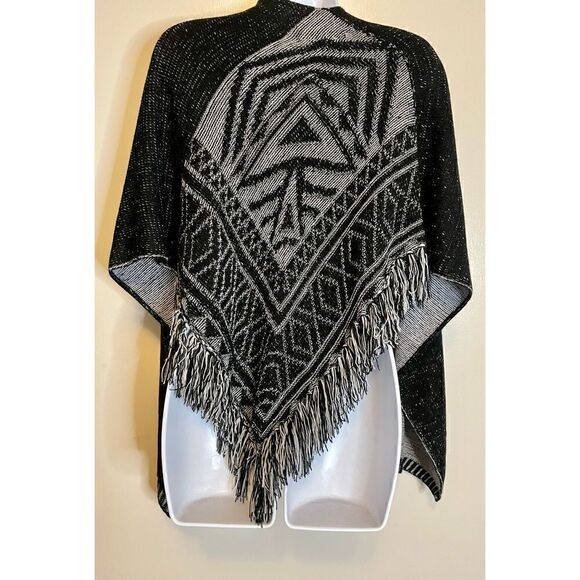 BCBGeneragtion poncho/shrug in black and grey NWT one size - Picture 10 of 11